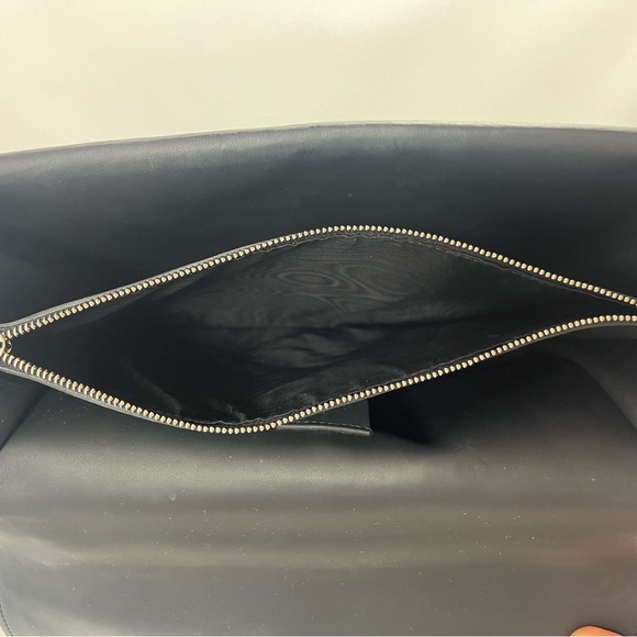 Gucci's Dionysus Medium Suede Shoulder Bag Black - Picture 8 of 10